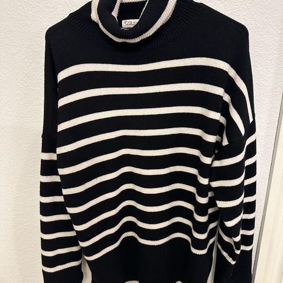 Gyrans beautiful quality black and soft cream sweater. Size large - Picture 2 of 8